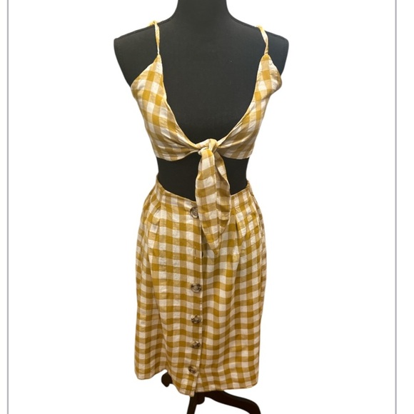 Classic fashion yellow and white checkered 2 piece skirt set, size M. - Picture 3 of 8